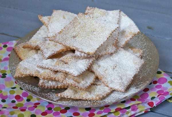 découvrez la recette traditionnelle des beignets de carnaval de grand-mère en vidéo, facile à réaliser pour régaler toute la famille pendant les fêtes.