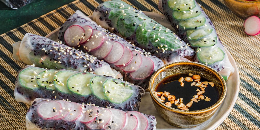 découvrez le riz interdit, une spécialité chinoise traditionnelle, et apprenez une recette simple pour la préparer chez vous.