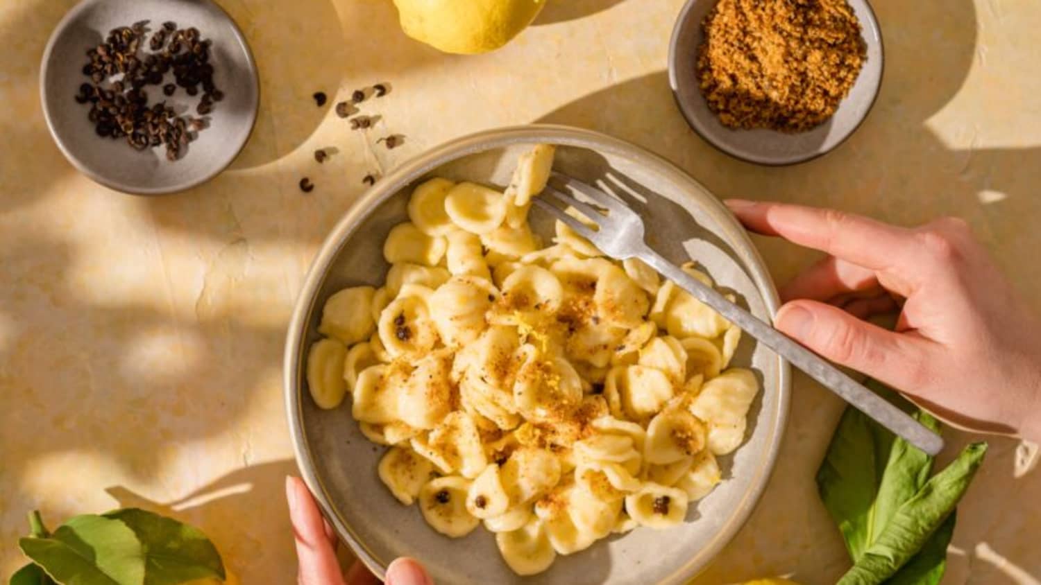 découvrez la recette idéale de pâtes conçue par simone zanoni, parfaite pour les coureurs de marathon qui cherchent énergie et saveurs authentiques.