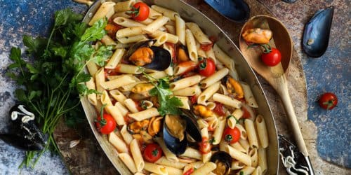 découvrez la chakchouka italienne by simone zanoni, une recette savoureuse qui allie tradition méditerranéenne et touches italiennes pour un plat gourmand et original.