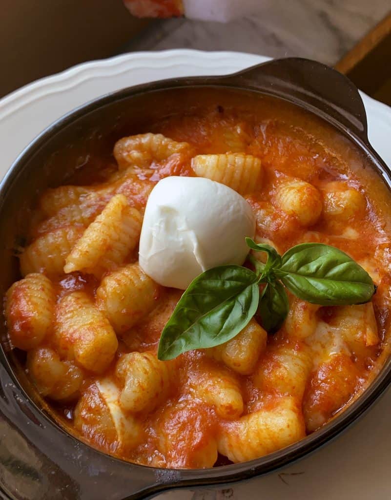 découvrez notre recette facile et authentique des gnocchi alla sorrentina pour impressionner vos invités avec un plat italien savoureux et généreux.