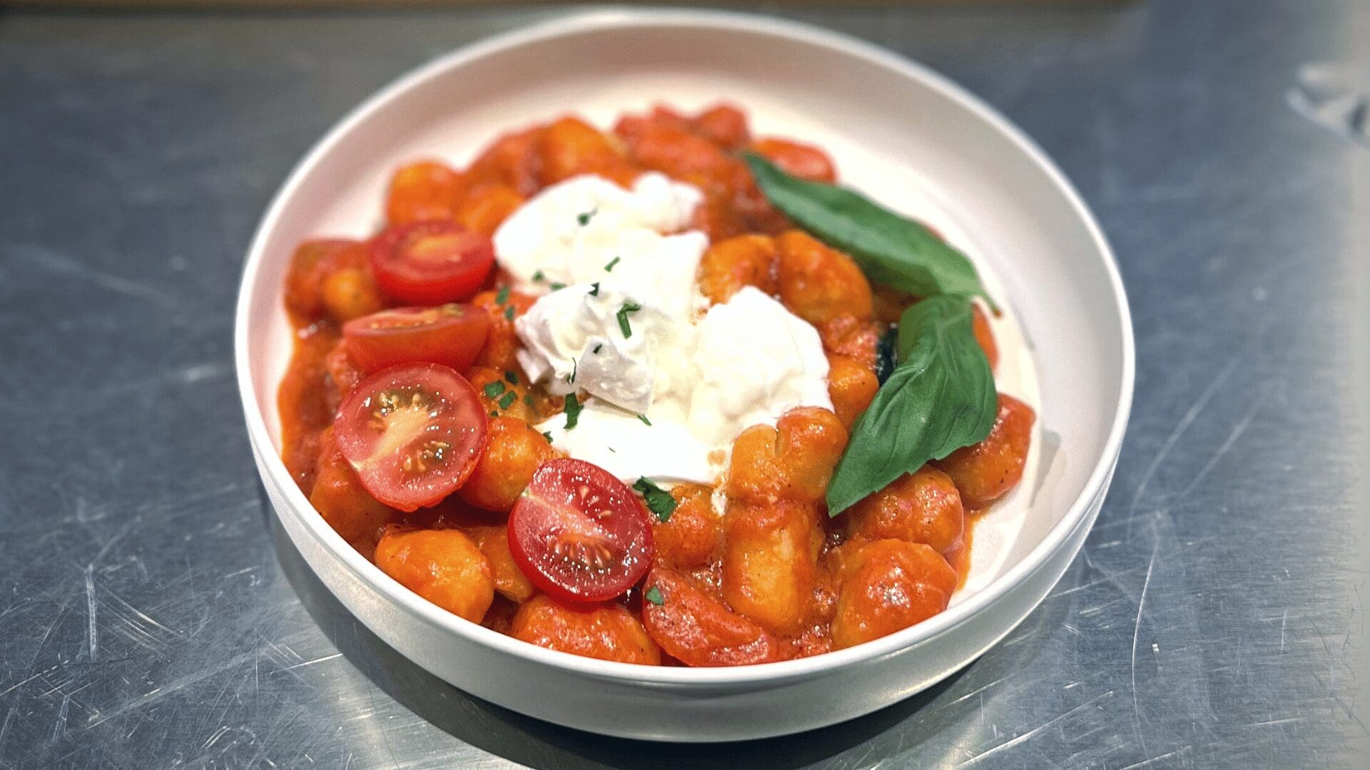 découvrez la recette authentique des gnocchi alla sorrentina pour épater vos invités avec un plat italien savoureux et facile à préparer.