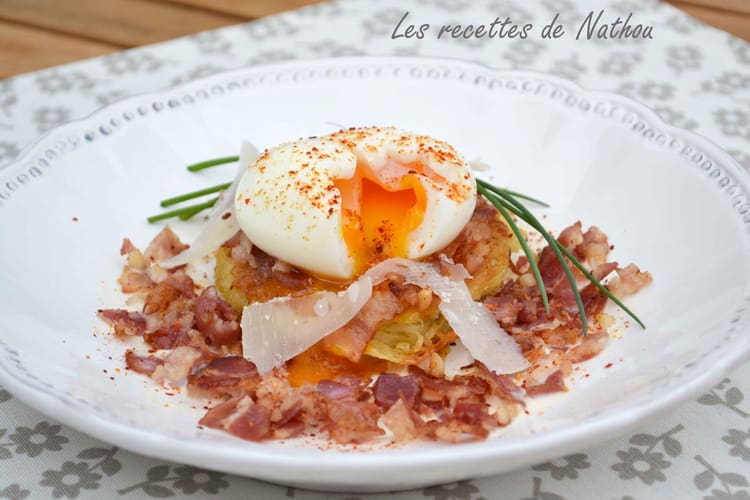 découvrez la recette savoureuse des œufs bénédict servis sur une galette de pommes de terre croustillante, un plat parfait pour un brunch gourmet.