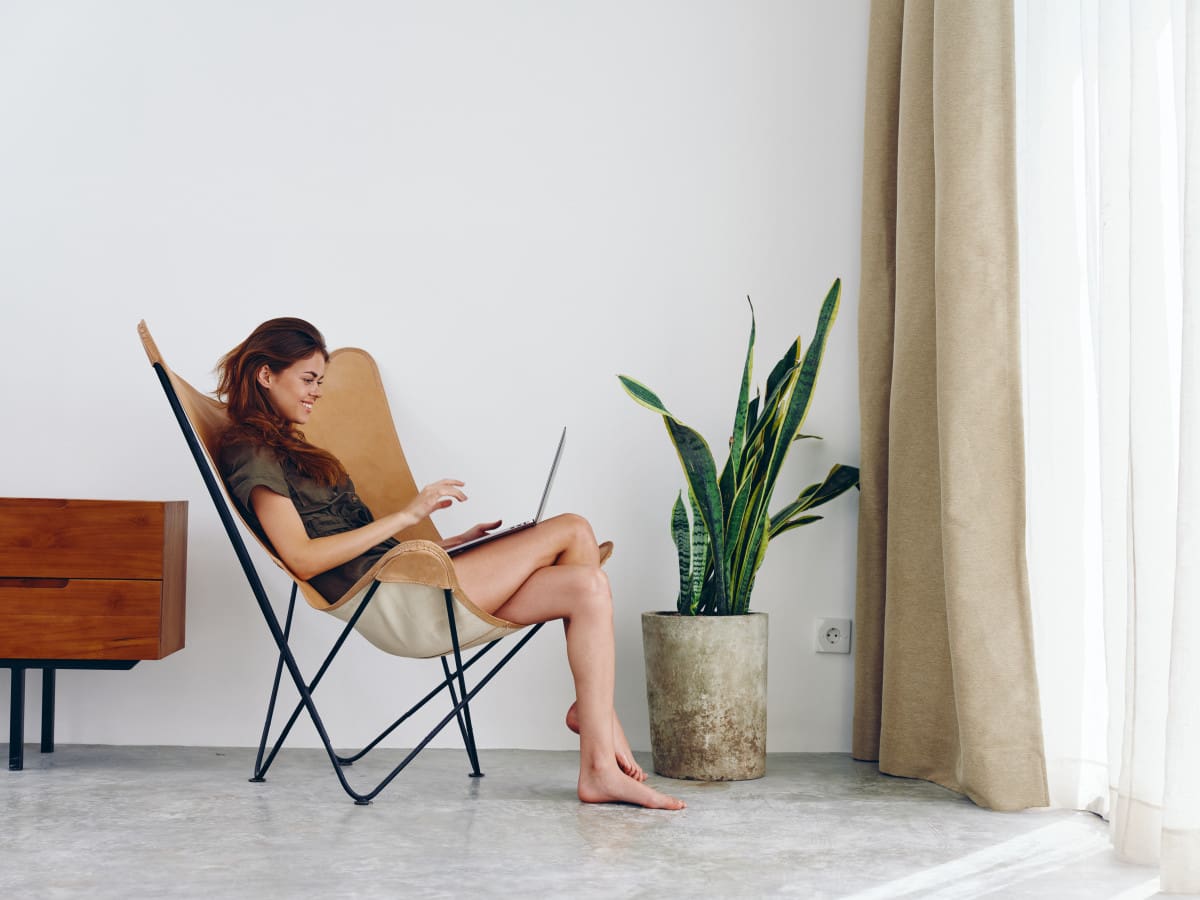 femme relax à la maison
