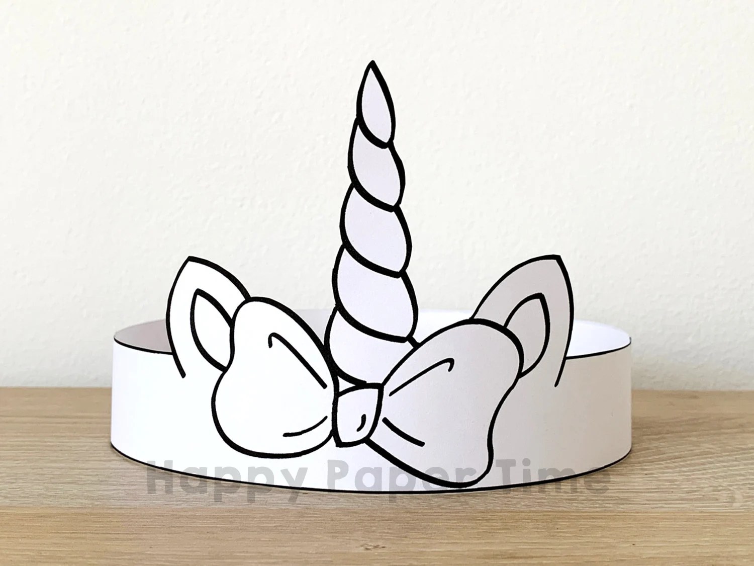 Dessin de licorne à colorier et imprimer, contours noirs épais sur fond blanc avec crinière et corne